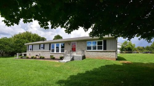 2401 Capri Dr, Knoxville, TN 37912-4604