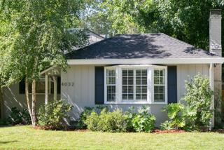 4032 T St, Sacramento, CA 95819-4732