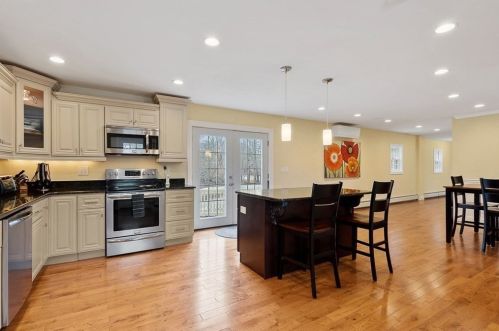 37 Main St, Petersham MA 01366-9502 exterior