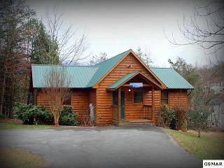 1720 Smoky Hills Dr, Gatlinburg, TN 37738-5991