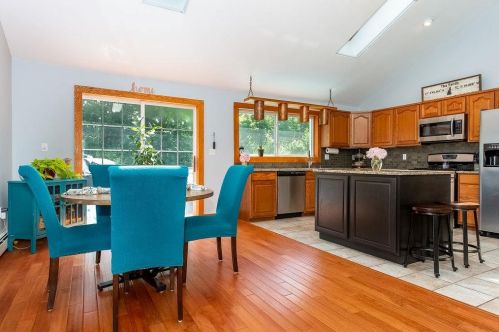 156 Raymond Rd, Deerfield NH  03037-1507 exterior