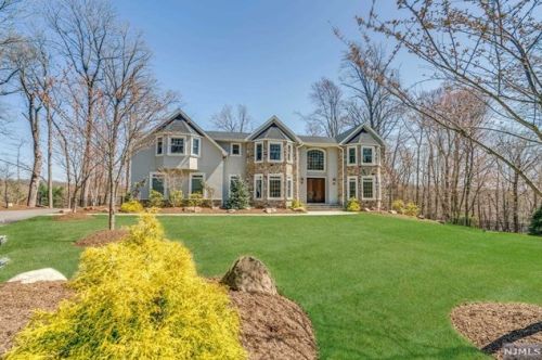 10 Patriots Ln, Upper Saddle River, NJ 07458-1100