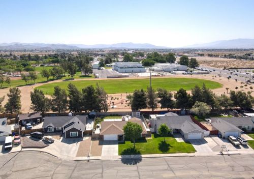 14977 Brigadoon Ln, Victorville, CA 92394-2072