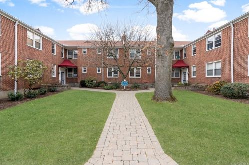 8 Bryant Cres, White Plains, NY 10605-2724