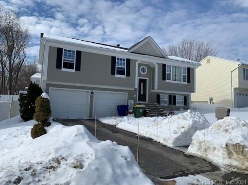 67 Laurie Pl, Waterbury, CT 06704-6101