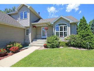 16765 Hemlock Ct, Lakeville, MN 55044-6226