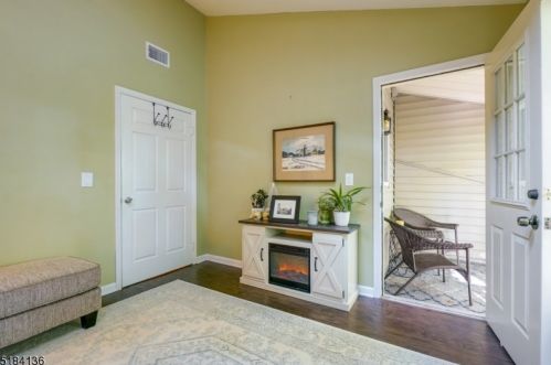 40 Augusta Dr, Annandale NJ  08801-1607 exterior