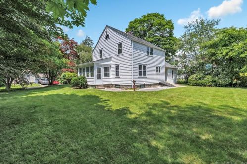 642 Fairchild Rd, Bridgeport, CT 06611-3655