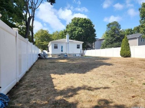 29 2nd Ave, Bayshore, NY 11706-7904