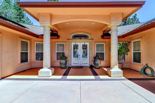 1131 Sandalwood Dr, Vallecito, CA 95247-9667