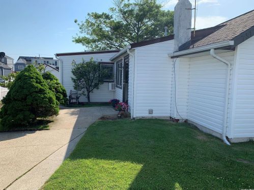 751 7th St, North Lindenhurst NY  11757-5511 exterior