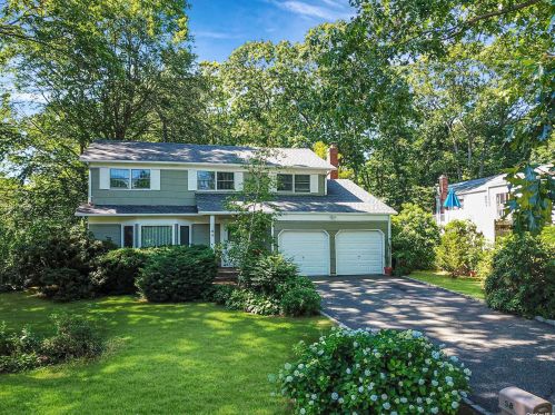 58 Liso Dr, Mount Sinai, NY 11766-1917
