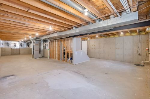 8424 Woodcreek Dr, Florence KY  41042-8261 exterior