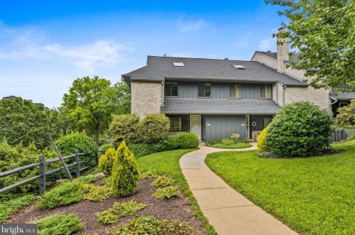 541 Foxwood Ln, Paoli, PA 19301-2040