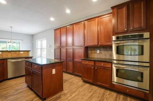 716 Ballater Dr, Delaware OH  43015-7184 exterior