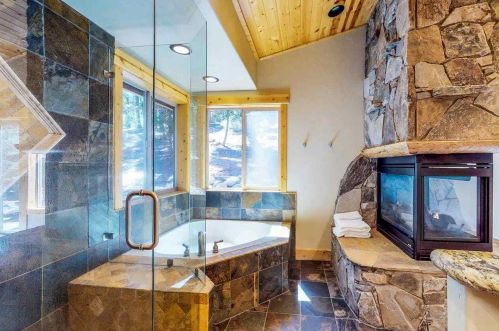 12764 Ski Slope Way, Truckee CA  96161-6615 exterior