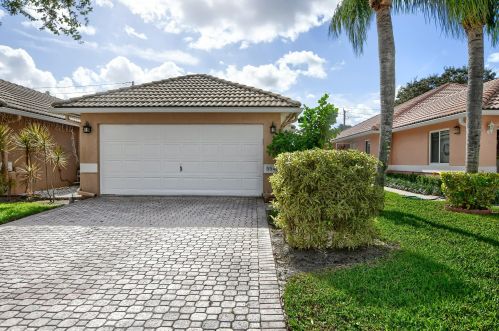 5541 Grande Palm Cir, Delray Beach, FL 33484-1369