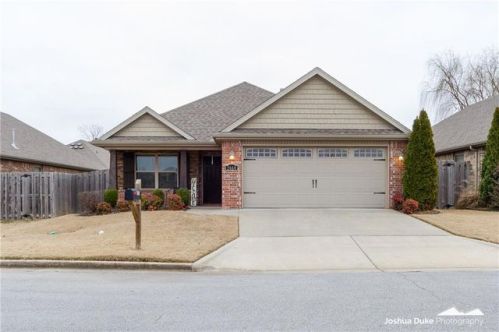 2668 Sierra Ave, Fayetteville, AR 72703-3370