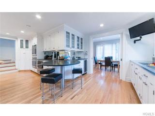 160 Overlook Rd, New Rochelle NY  10804-3828 exterior