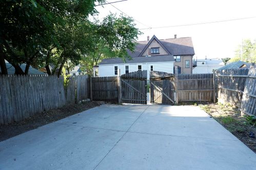 606 Locust St, Milwaukee WI 53212-2545 exterior