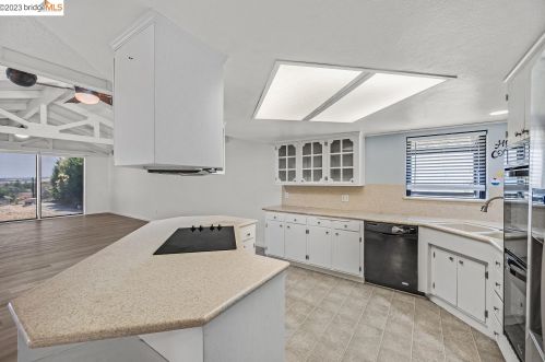 4369 Hillview Dr, West Pittsburg CA  94565-6071 exterior