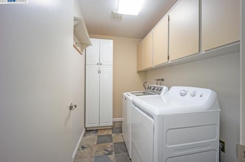 5230 Riverdale Ct, Pleasanton CA  94588-3759 exterior