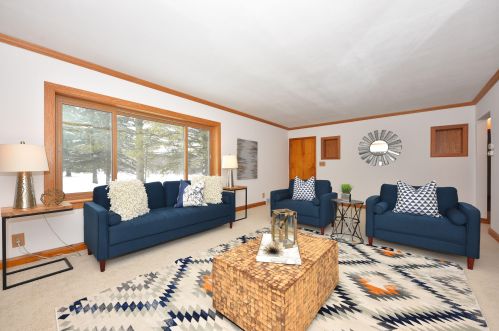 1328 El Rancho Dr, Thiensville, WI 53092-5619