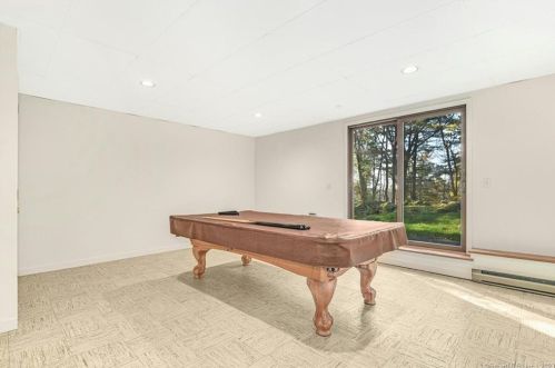321 Blackberry Dr, Stamford CT  06903-1237 exterior