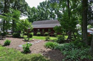 7396 Hill View Dr, Mechanicsville, VA 23111-1324