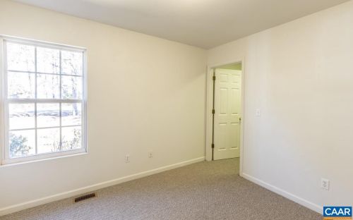 501 Jefferson Dr, Bybee VA 22963-3034 exterior