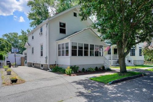 19 Riverside St, Danvers, MA 01923-3721