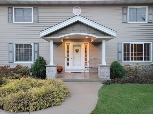302 Lenz Ct, North Prairie, WI 53153-9727