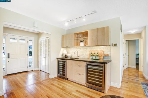 101 Clover Hill Ct, Danville, CA 94526-4128