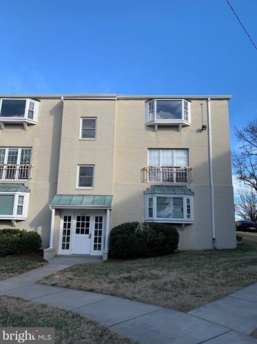 2905 Willston Dr, Falls Church, VA 22044-3002