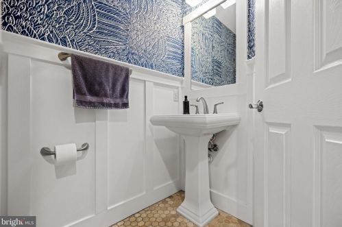 951 Rhonda Pl, Leesburg VA  20175-5632 exterior