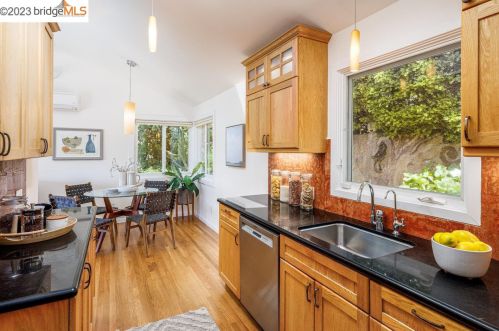 51 Chelton Ln, Oakland CA  94611-2514 exterior