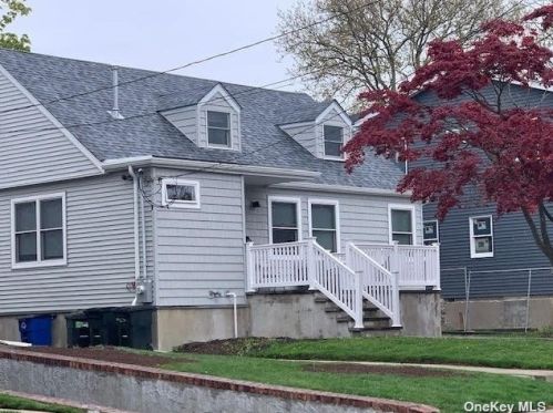 1060 Mora Pl, Woodsburgh, NY 11598-1114