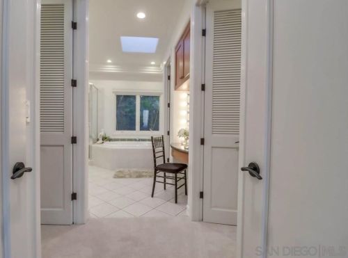 876 Armada Ter, San Diego CA  92106-3056 exterior