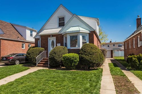 83-39 246th St, Jamaica, NY 11426-1821