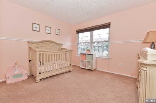 833 Juniper Way, Mahwah NJ  07430-3457 exterior