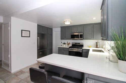 2241 Ravenna St, Simi Valley CA  93065-2737 exterior