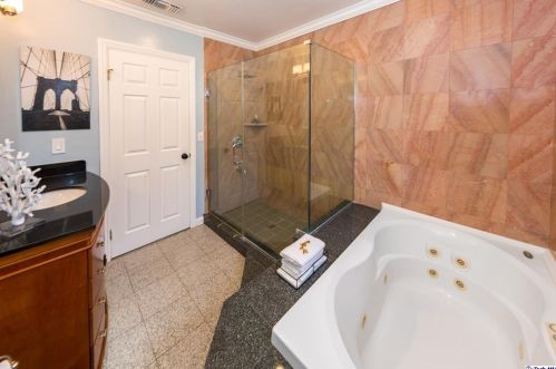 3041 Alabama St, Glendale CA 91214-2703 exterior