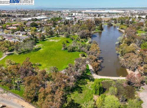 1549 Woodland Dr, West Pittsburg CA  94565-5633 exterior