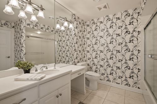 917 Evergreen Cir, Chenequa WI  53029-8636 exterior