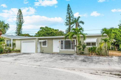 1821 Redbank Rd, West Palm Beach, FL 33408-2808