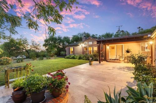 1992 Warmlands Ave, Vista CA  92084-3332 exterior