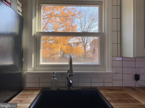 3 Dewar Dr, Trenton NJ 08620-2435 exterior