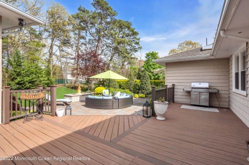 1101 Riverview Dr, Brielle NJ 08730-1121 exterior