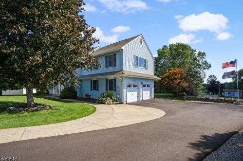 25 Martingale Dr, Wantage NJ  07461-2857 exterior