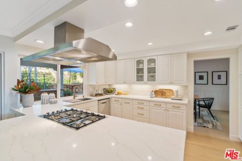 27041 Esward Dr, Calabasas CA  91301-2322 exterior